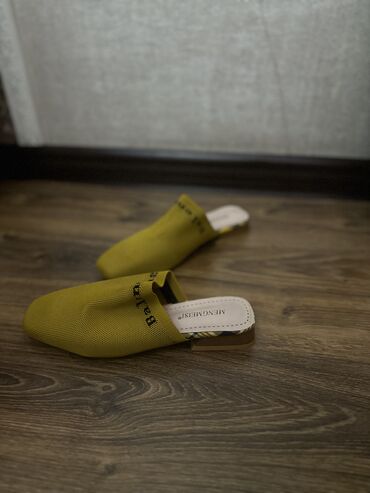 мужская обувь оптом: Продам мюли новые размер 39
Цена 700 сом
