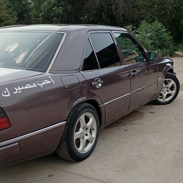 грузовые спринтер: Mercedes-Benz W124 в цвете "баклажан", оснащенный пятиступенчатой