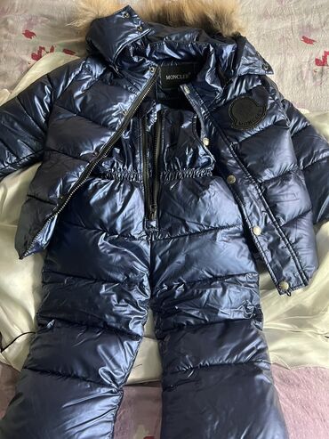 детские курточки: Срочно продаю детский вещи размер М подойдет на 1.5 годика Камбинизон
