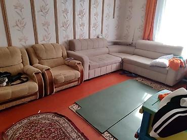 Батирлерди сатуу: Продаю четырех комнатную квартиру в центре города Кара Балта, площадью — 2