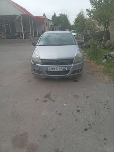 opel korsa: Opel Astra: 1.4 l | 2005 il 28000 km