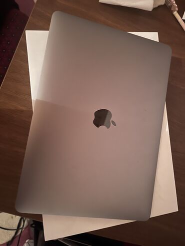 kompüterlər diz üstü: İşlənmiş Apple MacBook, 13.3 ", Apple M1, 256 GB