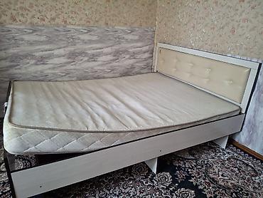 кра: Двуспальная кровать с мягким изголовьем + матрас - Размер спального — 1
