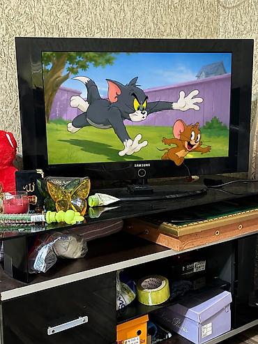 Samsung LCD televizor - Ekran ölçüsü: təxminən 32 düym (geniş ekran)
