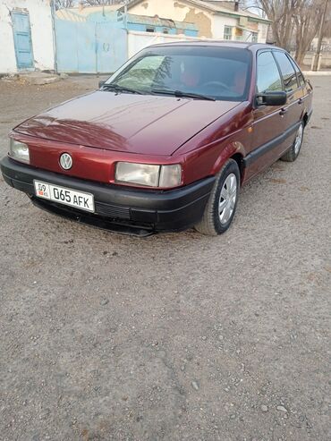 срочно продаю венто: Volkswagen Passat: 1993 г., 1.8 л, Механика, Бензин, Седан