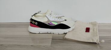 Γυναικεία είδη Υπόδησης: Sneakers Valentino Garavani σε άριστη κατάσταση αυθεντικά χρώμα μπεζ