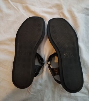 krema za lice od puževe sluzi: Sandals, Zara, 37