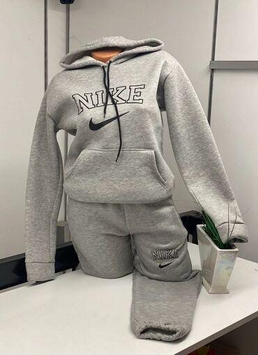 duboki donji deo kupaceg: Sweatsuit Sets