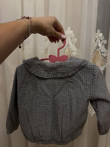cool geyimler: H&M uşaq gödəkçəsi - Ölçü: EUR 80 (US 12M / 9–12 ay) - Material — 2