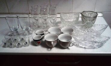 посуда кружки: Салатницы-2 шт, конфетницы-2 шт, кружки для кофе-2 шт, простые кружки