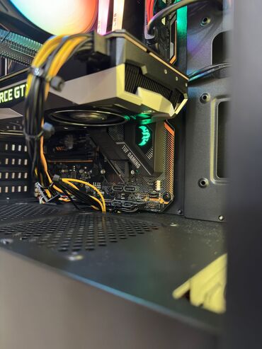 Masaüstü kompüterlər və iş stansiyaları: • CPU : i7 9700K (4.90 GHz) • MB : Asus TUF Z390-PLUS GAMING • RAM  — 6