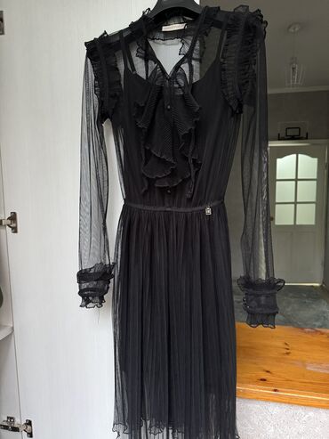 платье продаю: Вечернее платье, С рукавами, S (EU 36)