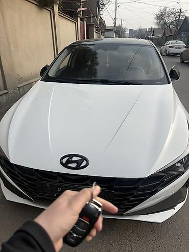 Транспорт: Hyundai Elantra: 2021 г., Седан — 1