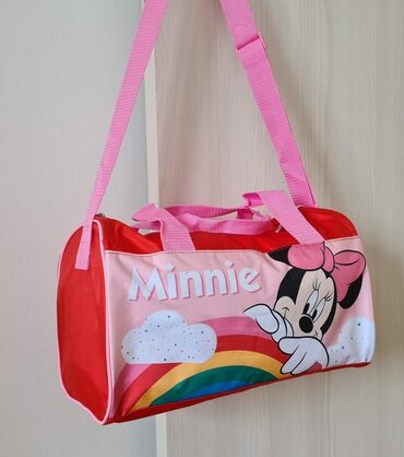Sportske torbe i rančevi: Dečije torbe za trening/putovanja . 38*22
Cena 1600 din — 18