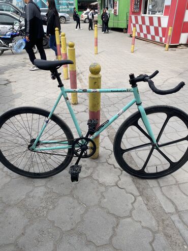 велосипед трёхколесный: Продаю велосипед фикс/сингл 
Царапины имеются