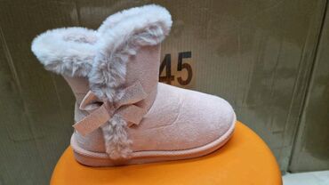 ugg providne: Ugg boots, Size - 35