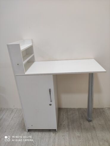 каркасная мебель: Маникюрный стол. Совсем новый. Заказывали для салона, не понадобился