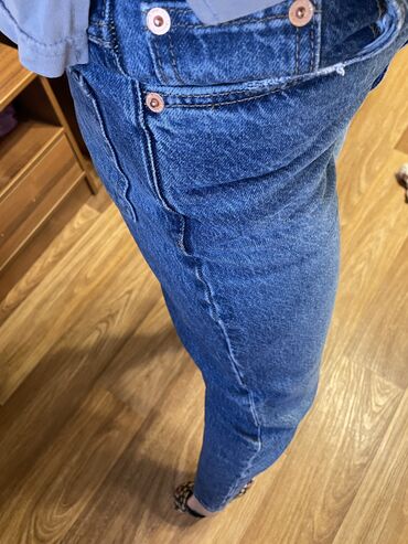 джинсы темно синие плотная джинса: Мом, Mango, Турция, Высокая талия