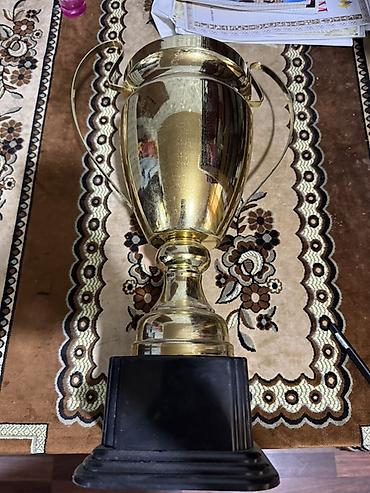 idman su qabi: Qızılı rəngli kubok - Material: parlaq qızılı rəngdə metal gövdə — 1