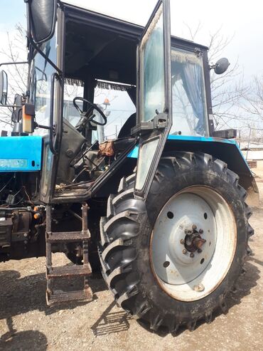 işlənmiş traktor təkərləri: Traktor B, 2011 il, 892 at gücü, motor 5 l, İşlənmiş