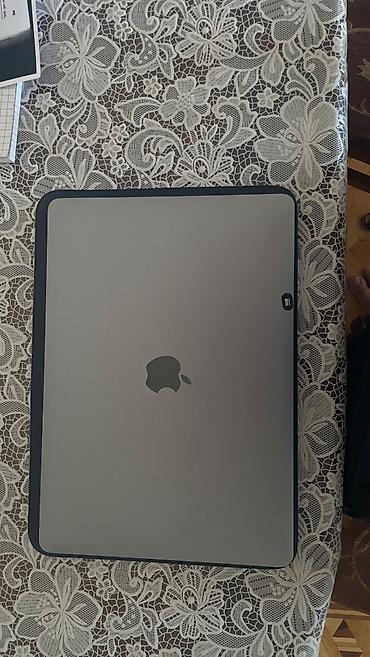 Apple MacBook: Apple MacBook (USB‑C modell) - Korpus: gümüş rəngli alüminium — 9