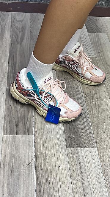 pro siqar: Asics Pro modeli xanımlara özəl krasofkalar — 1