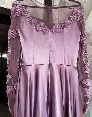 is batinka: - Məhsul: Axşam/gecə libası - Rəng: Pudra-bənövşəyi (lavanda tonları) — 4