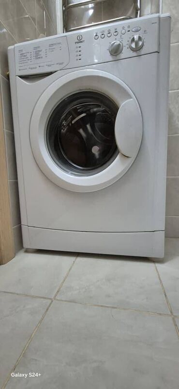 Стиральные машины: Стиральная машина Indesit, Б/у, Автомат, До 5 кг