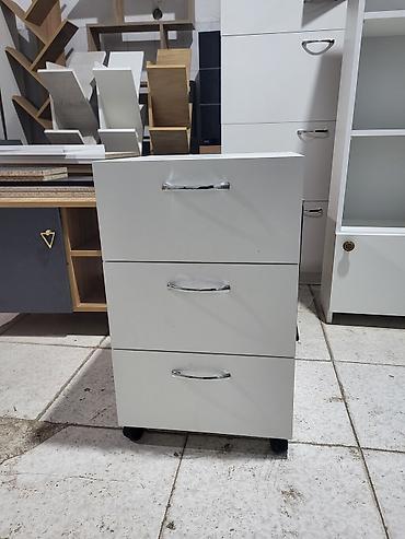 Təkərli 3 çekmeceli kompakt dolab - Rəng: ağ - Korpus materialı at lalafo.az Təkərli 3 çekmeceli kompakt dolab - Rəng: ağ - Korpus materialı