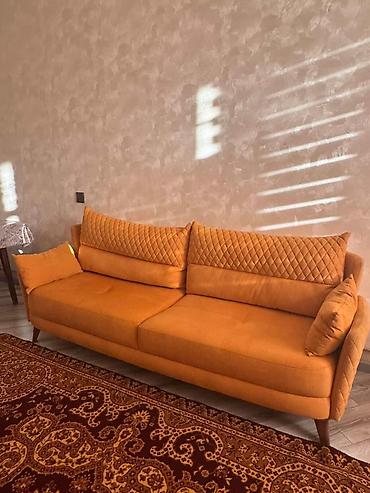 koja divan: Saloglunun divani 380 azn ölçüsü uzunluğu 220 dərinliyi 70 sm. Unvan — 1