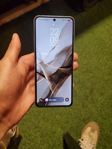klas 6: Samsung Galaxy Z Flip 5, 256 GB, rəng - Gümüşü, Barmaq izi — 2