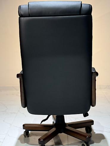 Офисные кресла: Офисное кресло, Б/у, С колесиками, цвет - Черный, Кожа, В рассрочку, Платная доставка — 9