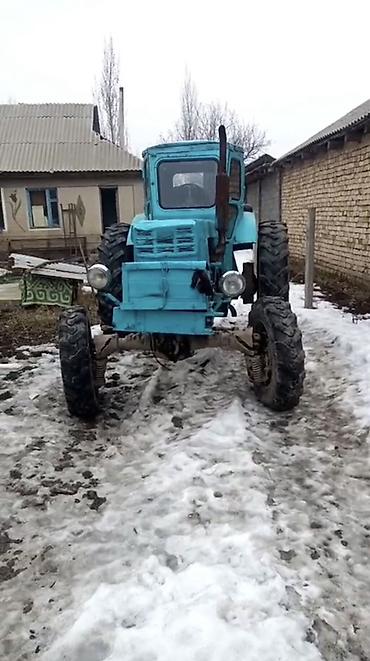жоский буксир: Трактор колесный, класс тяги примерно 1,4–2,0. Кабина закрытая — 2