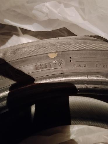 e klass: Комплект зимних шин Dunlop — 4 штуки. На фото видны нешипованные — 9