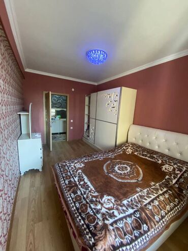 Uzunmüddətli kirayə mənzillər: Gənclik m\s-nın düz yanında 5 mərtəbəli binanın 4-cü mərtəbəsində — 9