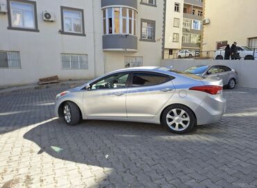 Hyundai: Hyundai Elantra: 1.6 l | 2012 il Sedan — 5
