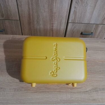 zenske torbe guess: Small cabin suitcase, color - Yellow