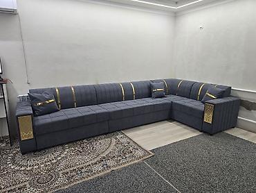 Мягкая угловой диван раскладной и беловой ящик размер 3.90 на