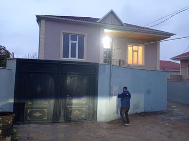Həyət evləri və villaların satışı: Satılır: həyət evi - İki mərtəbəli layihə: aşağıda qapalı qaraj və — 2