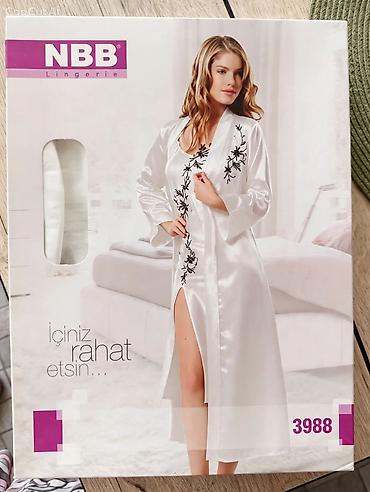 paltarı: NBB Lingerie 3988 – Atlas ev geyimi dəsti - Rəng: ağ, qara güllü — 1