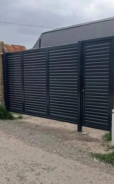 Распашные ворота: Металлические въездные ворота с калиткой. - Материал: сталь/металл — 10