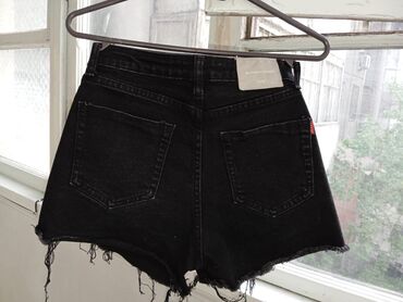 кожаные джинсы: Шорты брюки толстовка черная брала за красная толстовка и