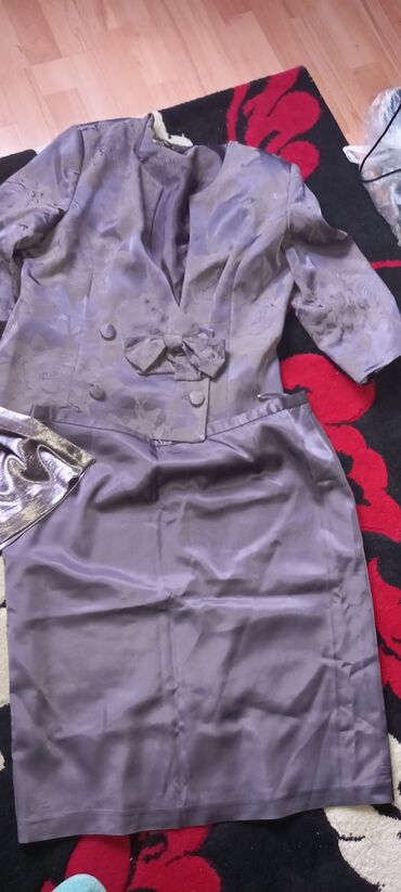 Dəstlər, kostyumlar: Kastyum üclü dəst yaxşı qalıb razmer 46 yazlıq yaylıq astarlıdır brend — 2