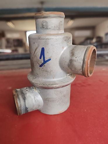 komora za pumpicu: Termostat tecnosti Lada 7 Riva,21213,21214 Niva. Polovno, ocuvano — 9