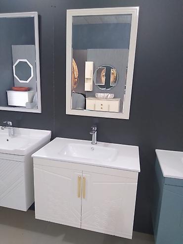 hamam ucun şkaf: Banyo mebeli və üzlük dəstləri - Müxtəlif dizaynda asma və döşəmə — 7