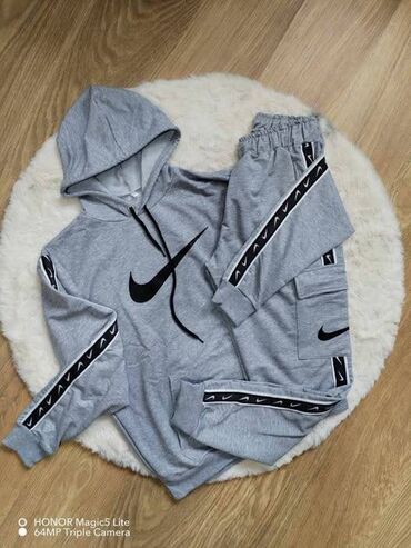 nike tech fleece novi sad: Trenerka 
L i XL
2950 din
hc