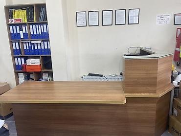 telefon stolu: Mebel: Resepsiyon/ofis qarşılanma masası Xüsusiyyətlər: - Material — 2