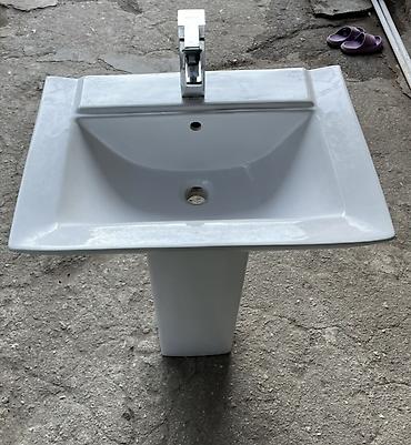 Çanaqlar, tülpanlar: Pedestal tipli hamam çanağı (rakovina) - Material: keramik, parlaq ağ — 1