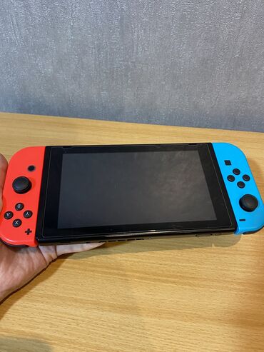 Другие игры и приставки: Продам Nintendo Switch Прошитый полностью Имеется 11 игр без