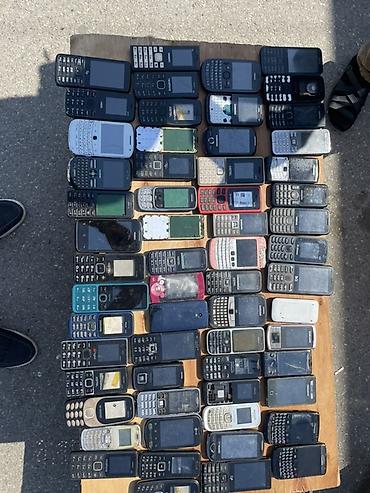 xarab telefon alıram: Kütləvi köhnə model mobil telefonlar dəsti - Müxtəlif brendlər və — 1